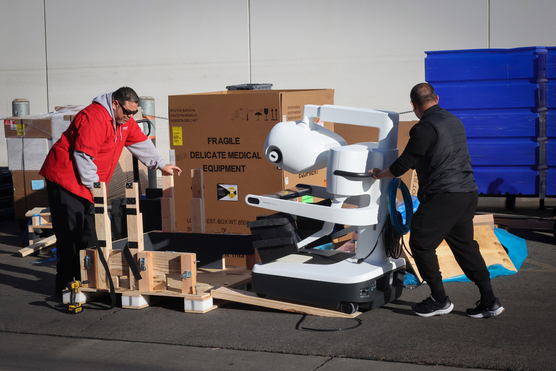 Parts of the da Vinci 5® arriving to Saint Agnes Medical Center